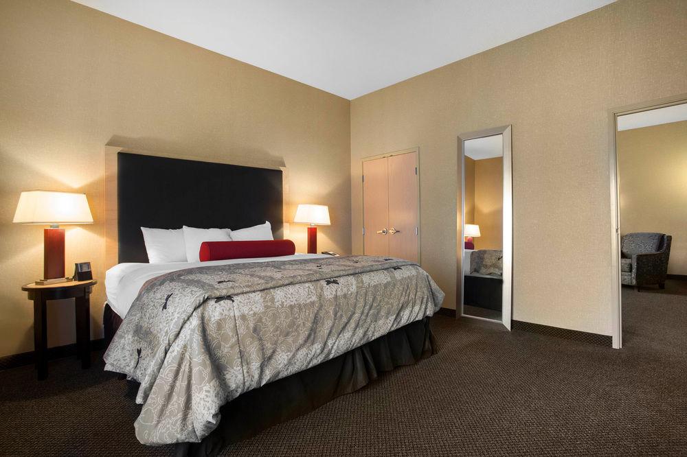Springhill Suites By Marriott Roanoke Exterior photo