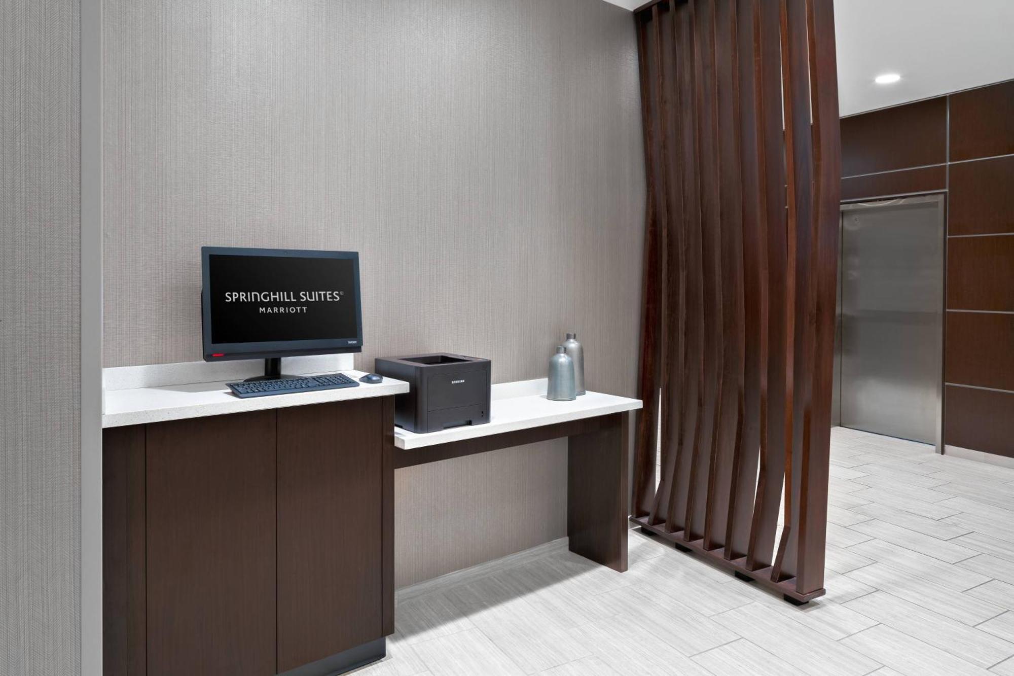 Springhill Suites By Marriott Roanoke Exterior photo