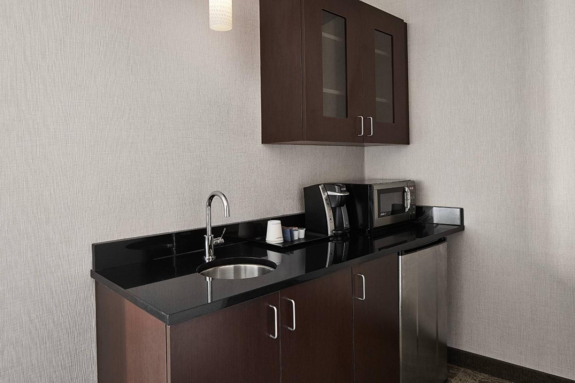 Springhill Suites By Marriott Roanoke Exterior photo